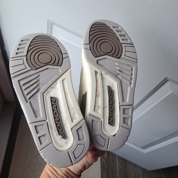 Boys Jordan Retros🤎 - Picture 8 of 15